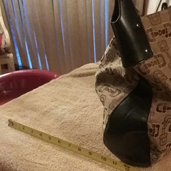 Authentic Large GUCCI. HOBO PURSE - Picture 3 of 8